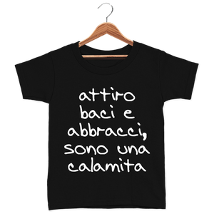 T-Shirt Nera Kids attiro baci e abbracci , sono una calamita